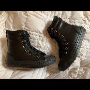 Converse Sz 12.5 Girls Leather EUC